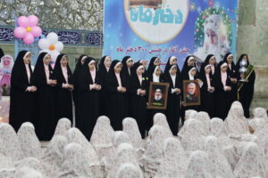 جشن تکلیف ۳۰۰ دختر نومکلف در حرم حضرت معصومه (س) برگزار شد