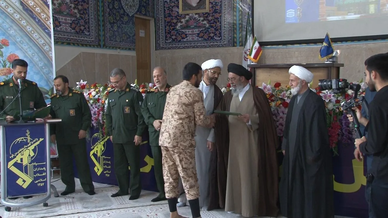 تجلیل از فعالان عرصه نماز که در سپاه صاحب الزمان(عج) استان اصفهان