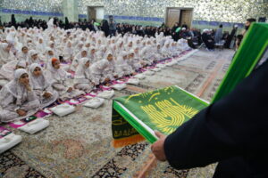 جشن تکلیف ۳۰۰ دختر نومکلف در حرم حضرت معصومه (س) برگزار شد