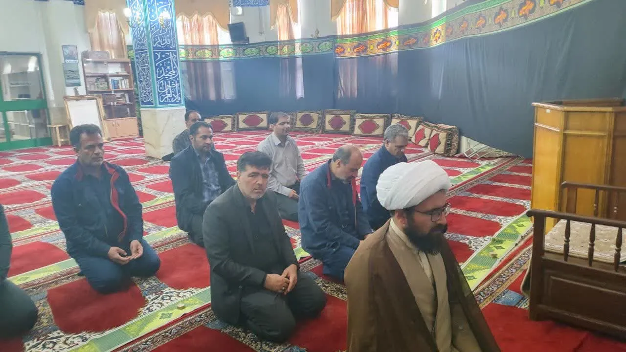 جلسه بررسی وضعیت نمازخانه ها و مجتمع های بین راهی در استان مرکزی