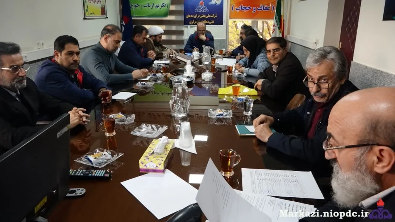 جلسه بررسی وضعیت نمازخانه ها و مجتمع های بین راهی در استان مرکزی