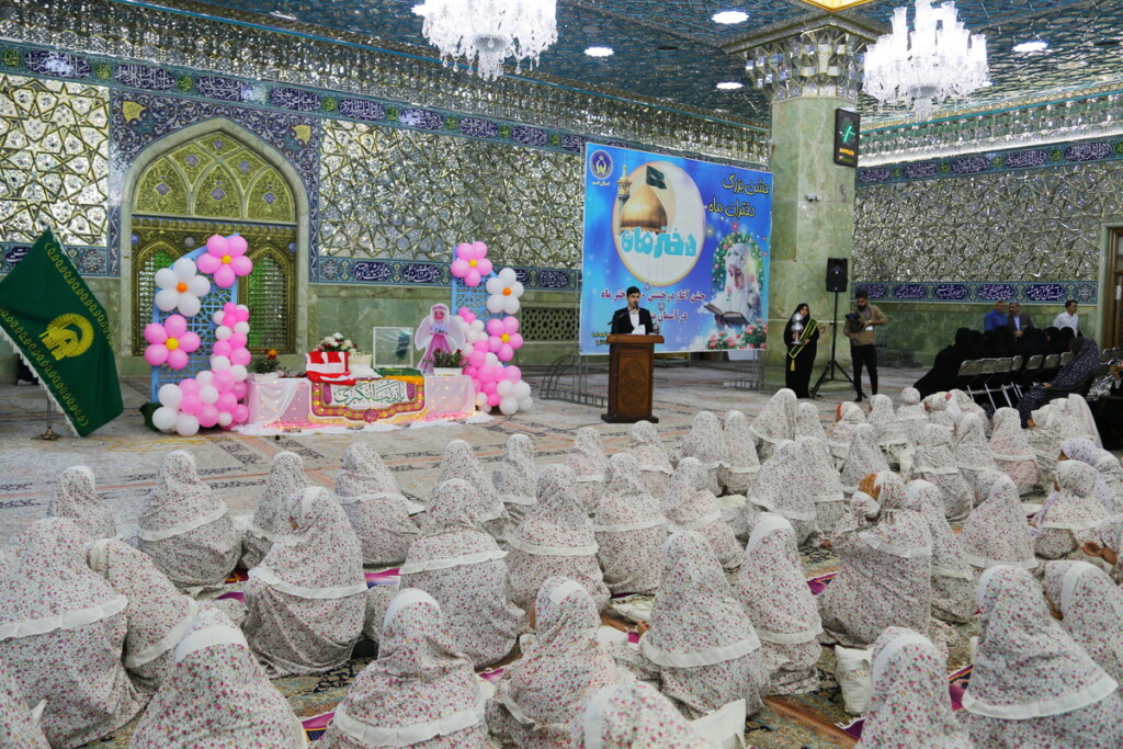 جشن تکلیف ۳۰۰ دختر نومکلف در حرم حضرت معصومه (س) برگزار شد