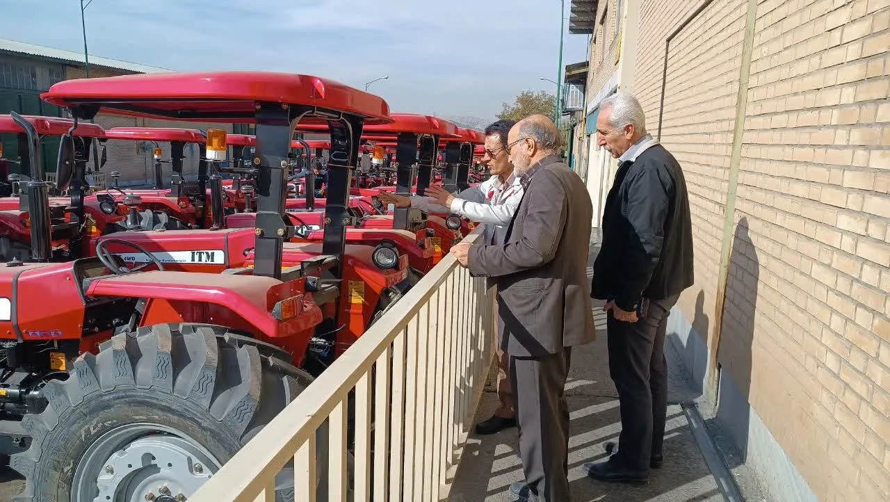 مدیر ستاد اقامه نماز از شرکت تراکتور سازی کردستان بازدید کرد