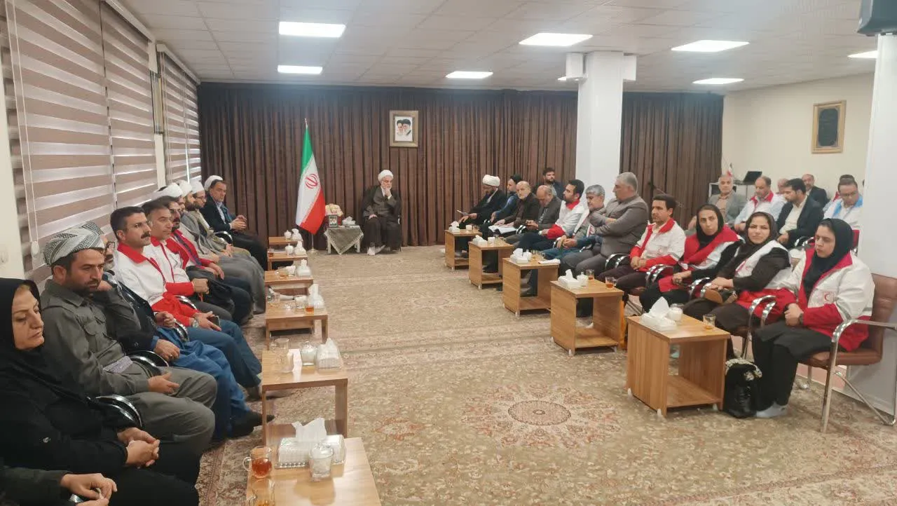 دیدار مدیر ستاد اقامه نماز و اعضای شورای اقامه نماز جمعیت هلال احمر با نماینده ولی فقیه در کردستان