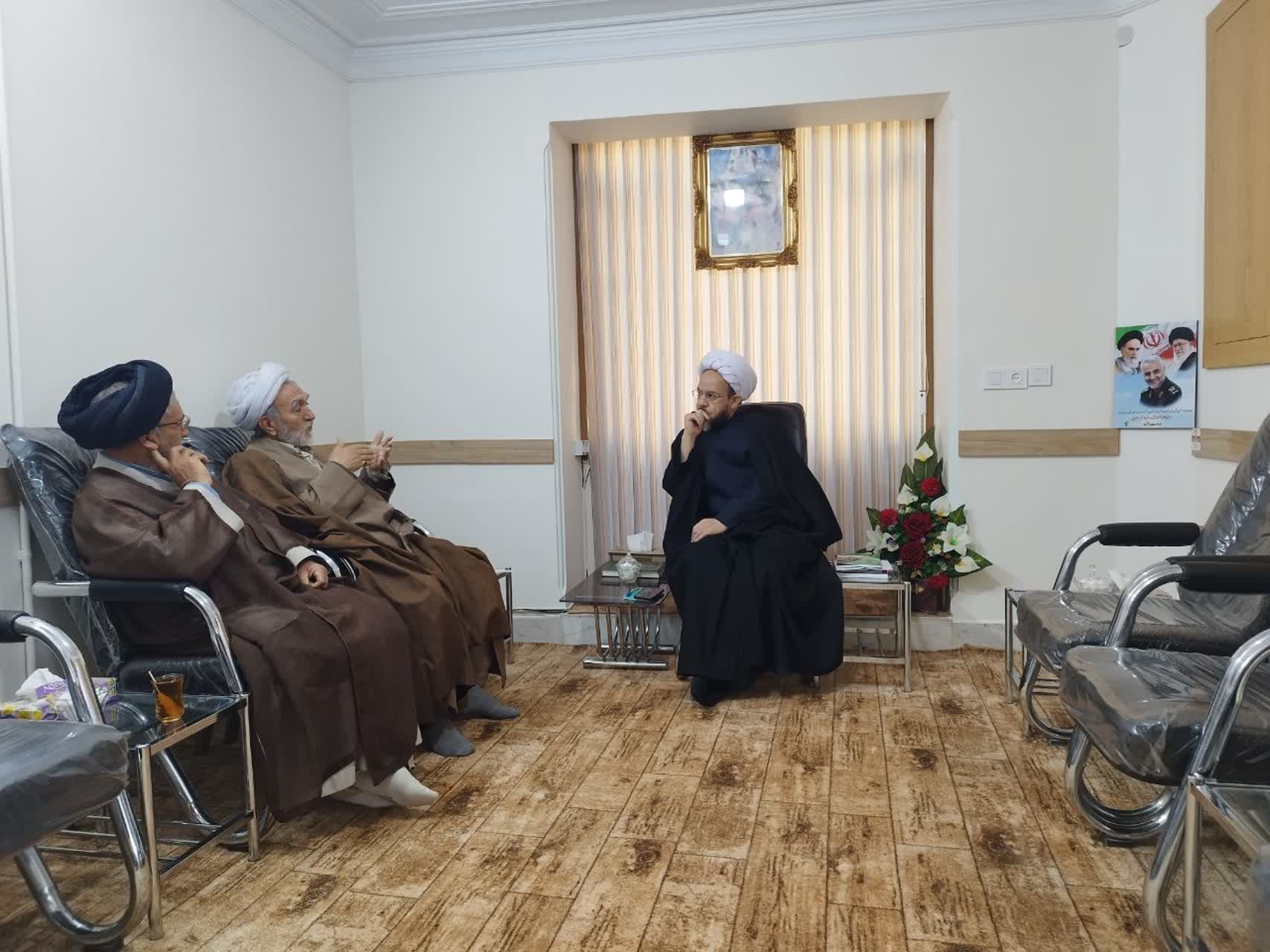 مدیر ستاد اقامه نماز استان با امام جمعه شهرستان خلیل آباد دیدار کرد