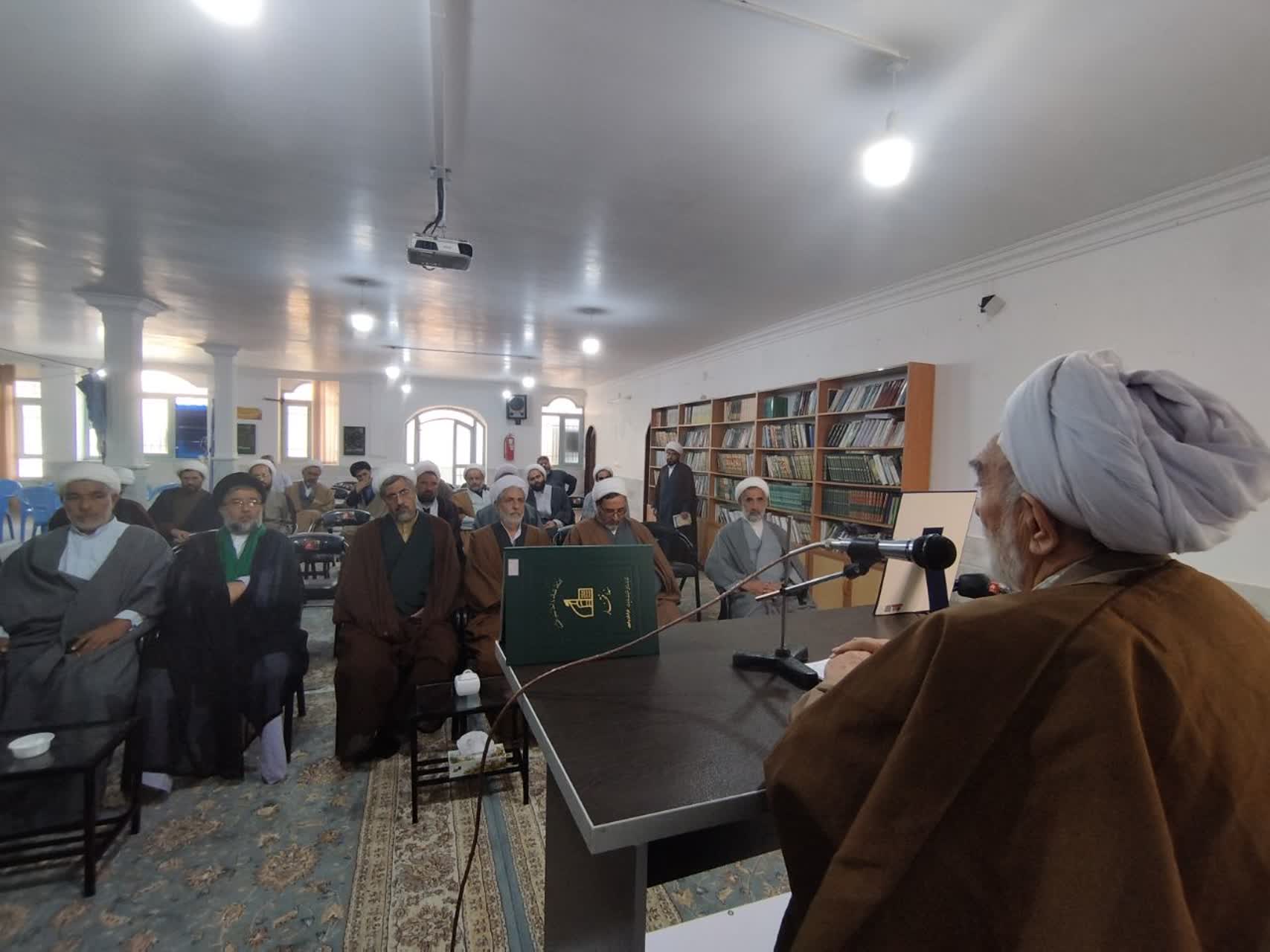 نشست مدیر ستاد اقامه نماز استان با روحانیون شهرستان بردسکن