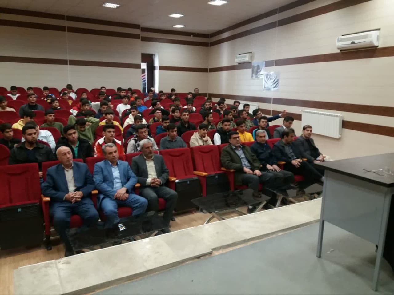 همایش یاوران نماز ویژه گروههای موثر شهرستان ایوان برگزار شد