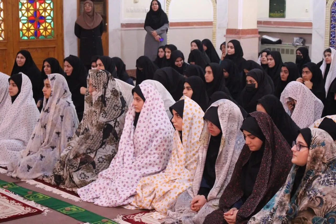 گزارش تصویری | سه‌شنبه‌های نمازی در دبیرستان آقا حسین ابن علی(ع) ایلام