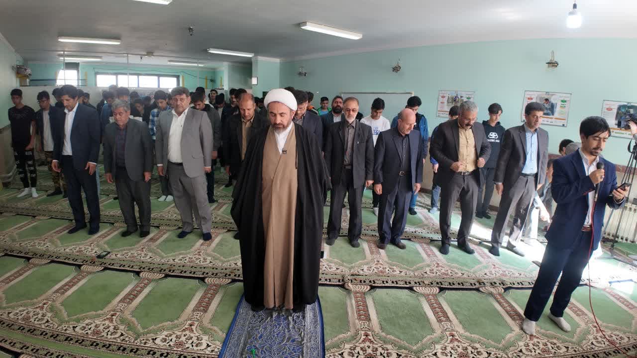 سهشنبههای نمازی در دبیرستان مفتح شهر ایلام