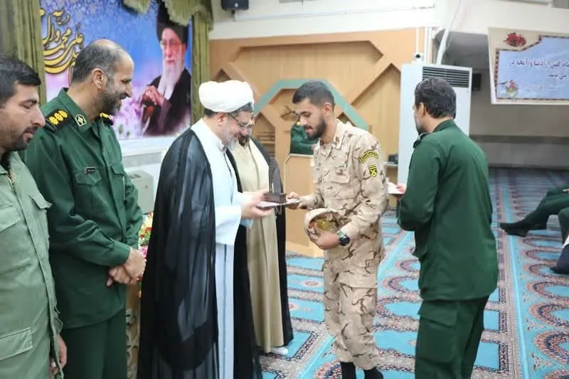 تجلیل از فعالین عرصه نمازی در لشکر 14 امام حسین اصفهان