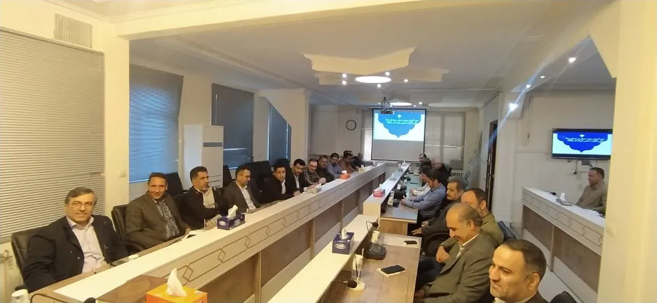 دوره آموزشی معارف نماز ویژه معاونین، مدیران شعب و روئسای بنیاد مسکن انقلاب اسلامی کرمانشاه برگزار شد.-2