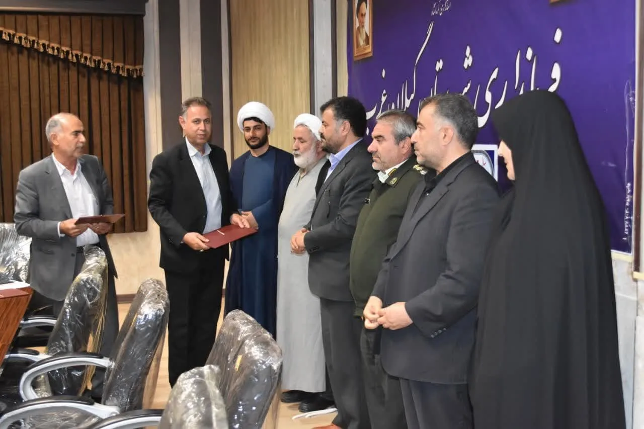 از فعالان عرصه توسعه و ترویج فرهنگ نماز در گیلانغرب تجلیل بعمل آمد-2
