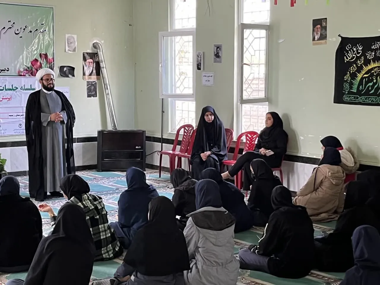 جلسه پرسش، پاسخ و نماز در دبیرستان زینبیه (س) خرم آبادبرگزار شد