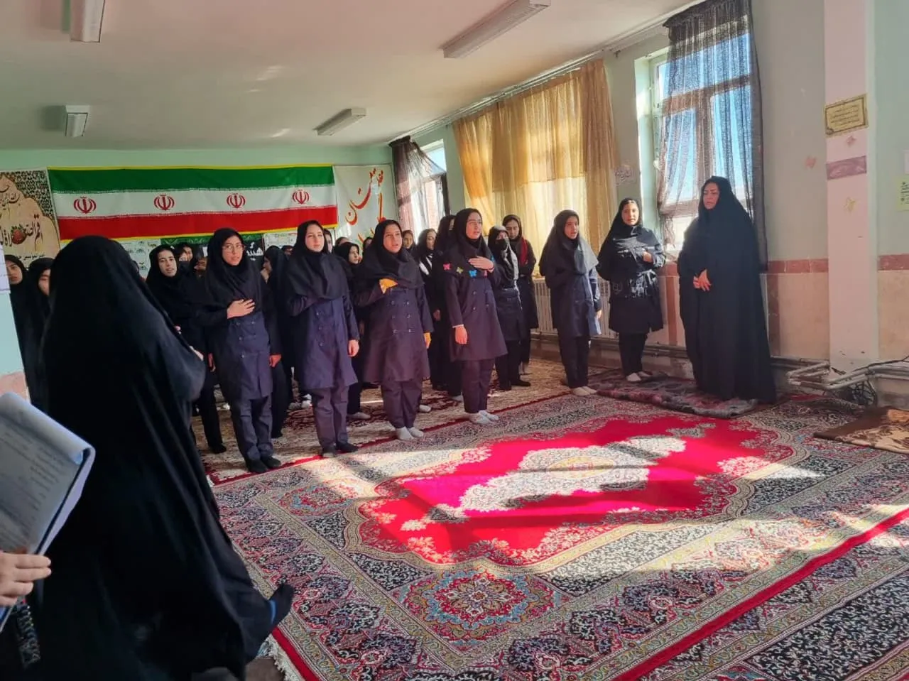 اجلاسیه نمازدرمدرسه زینبیه شهرستان چاراویماق