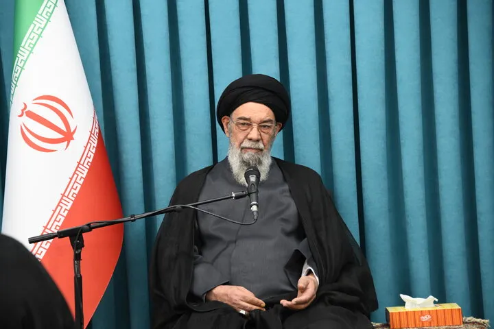 دیدار امام جمعه اصفهان به مناسبت ایام ولادت حضرت زهرا (سلام الله علیها) با مدیرکل و معاونان دفتر امور بانوان و خانواده استانداری اصفهان