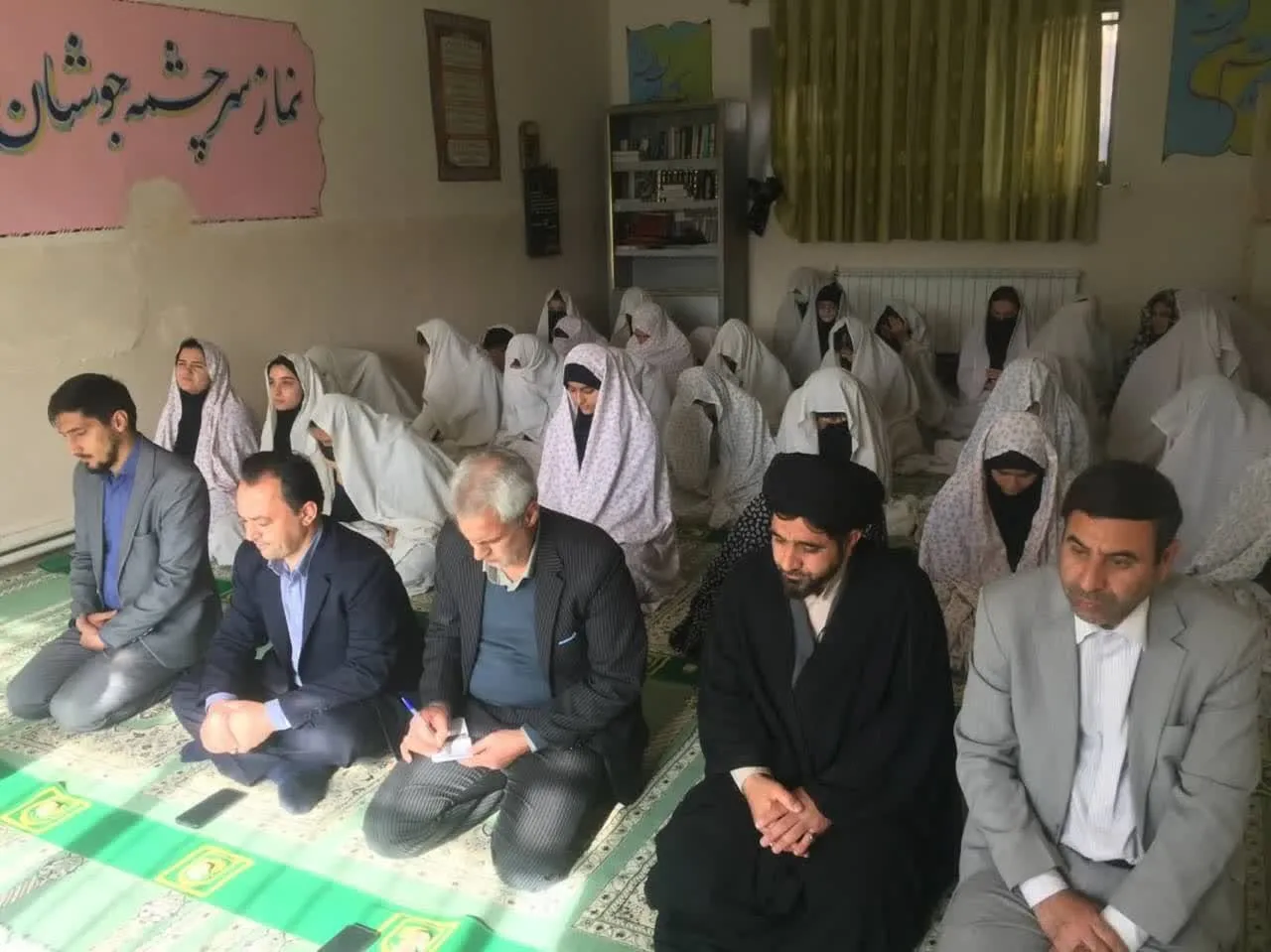 کارگاه آموزشی آشنایی با معارف نماز در مدرسه الزهرا بیجار برگزار شد