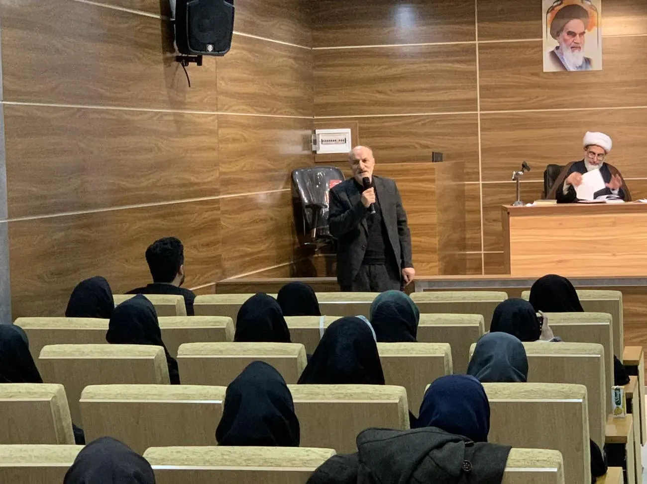 مدیر ستاد اقامه نماز استان از دوره های آموزشی نمازی بازدید کرد
