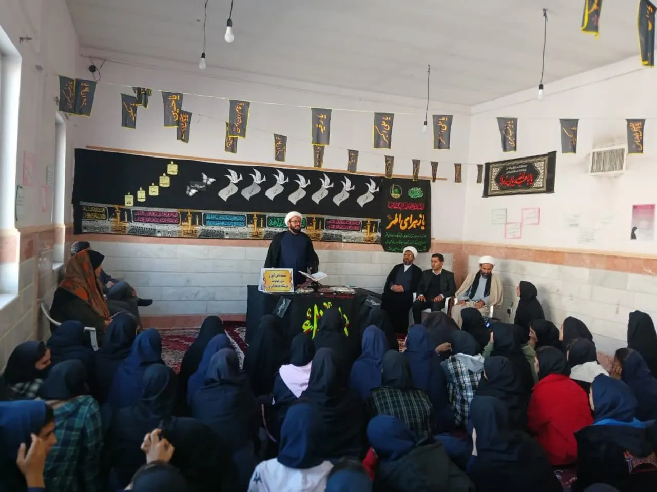 نشست دانش آموزی نماز و مهدویت در آموزشگاه خدیجه کبری(س) شهرستان الیگودرز