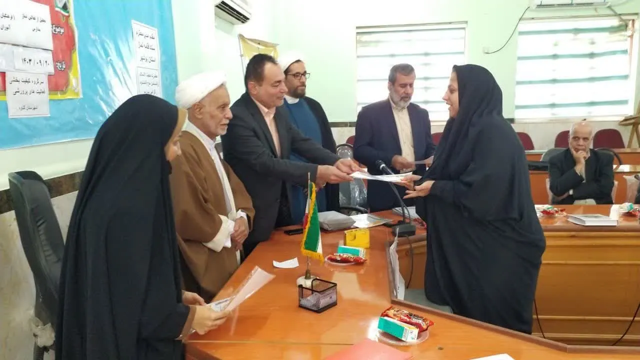 تجلیل از فعالان فرهنگی نماز گناوه