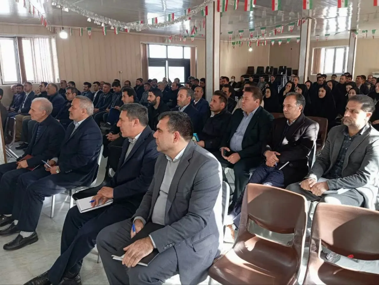 نشست و گفتمان نمازی شهرستان خداآفرین
