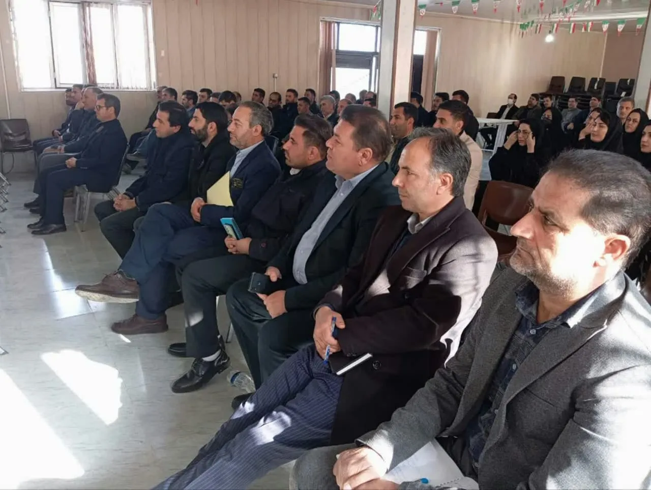 نشست و گفتمان نمازی شهرستان خداآفرین