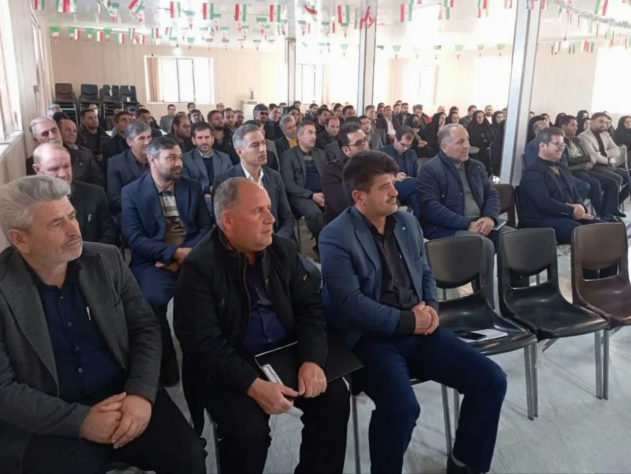 نشست و گفتمان نمازی شهرستان خداآفرین
