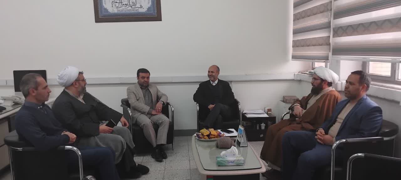 مدیر ستاد اقامه نماز استان مرکزی با رئیس دانشگاه پیام نور استان دیدار کرد