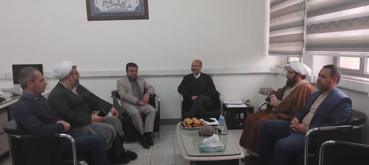 مدیر ستاد اقامه نماز استان مرکزی با رئیس دانشگاه پیام نور استان دیدار کرد