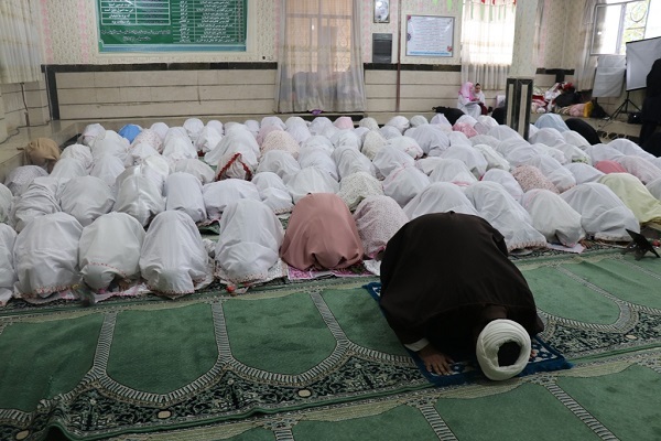 جشن تکلیف دانشآموزان دختر درخرمآباد
