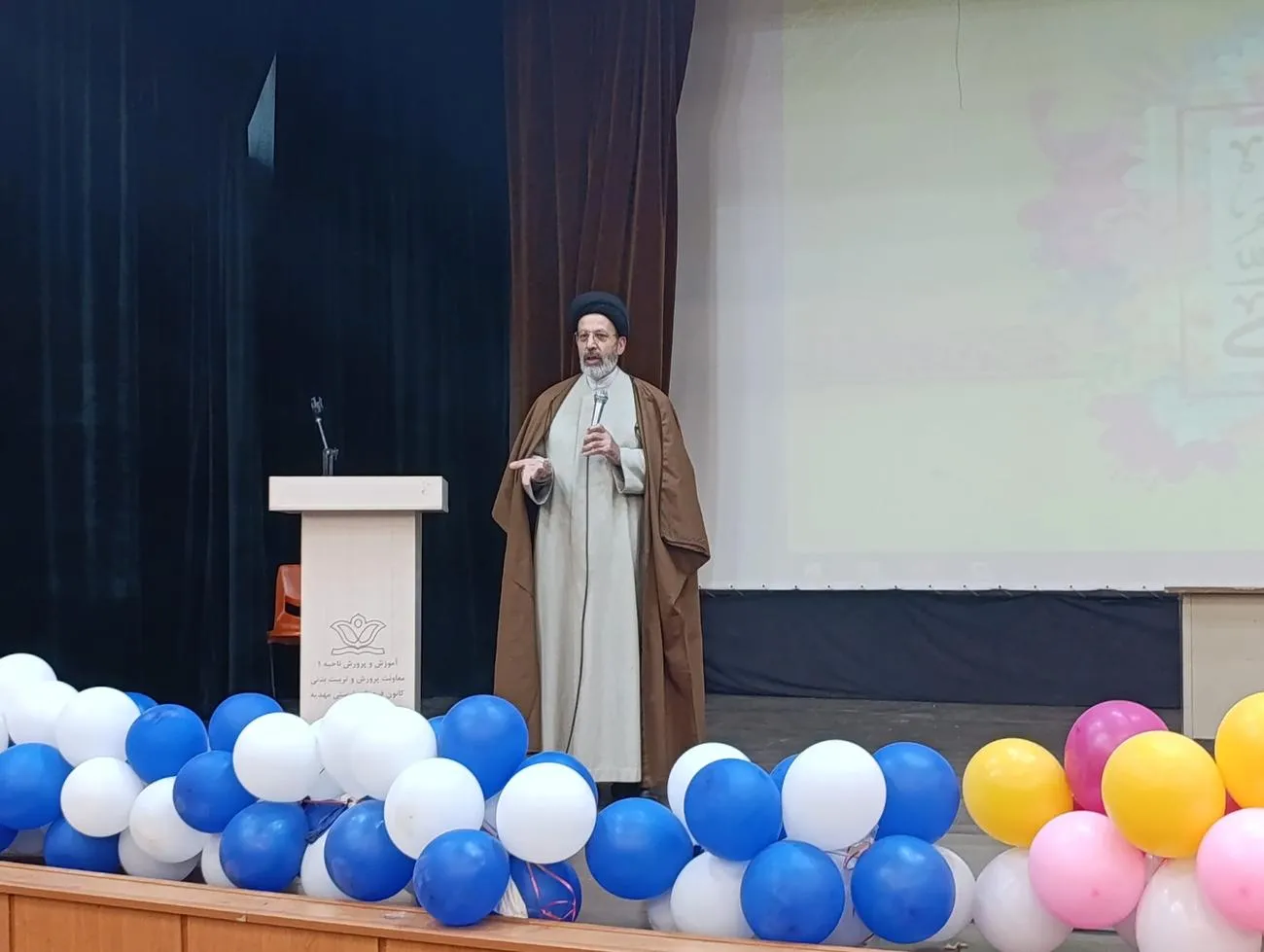 دوره آموزشی مهارت افزایی یاوران نماز فعال دانش آموزی در همدان برگزار شد
