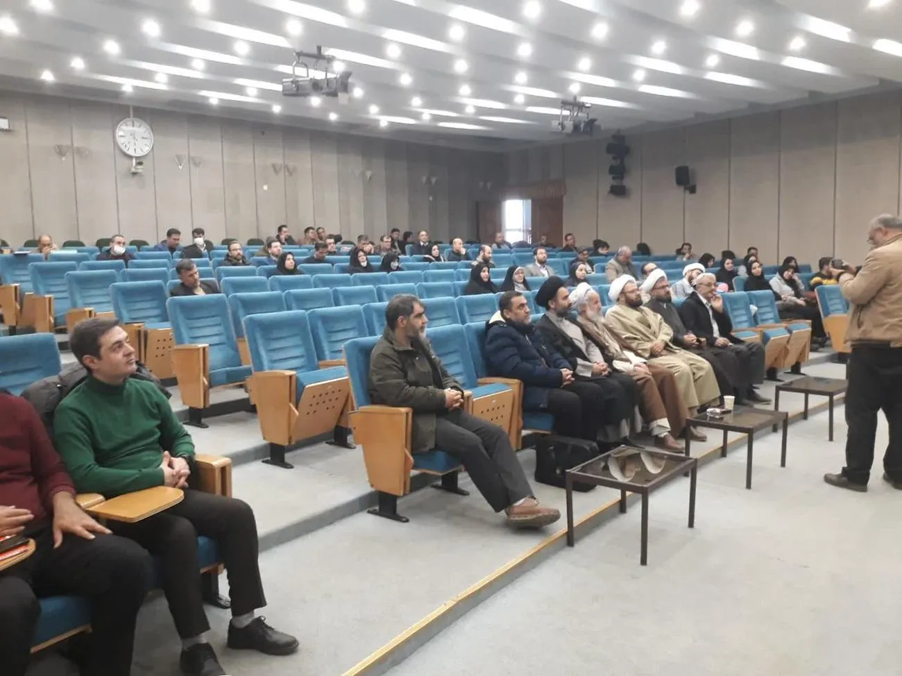 دوره آموزشی اجرایی سازی فرهنگ اقامه نماز برای دستگاه های اجرایی استان همدان برگزار شد
