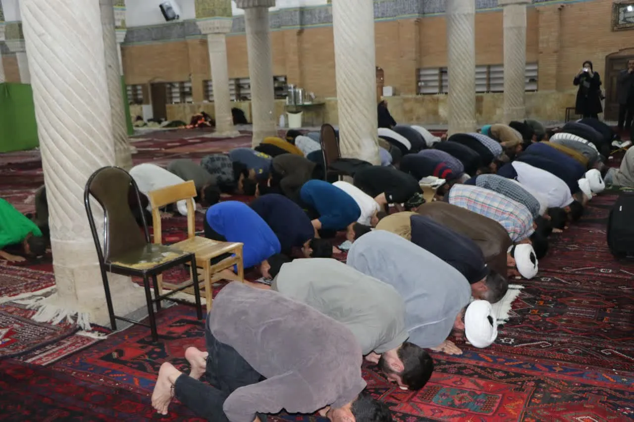 بازدید مدیر ستاد اقامه نماز استان کردستان از محل اعتکاف مسجد جامع سنندج