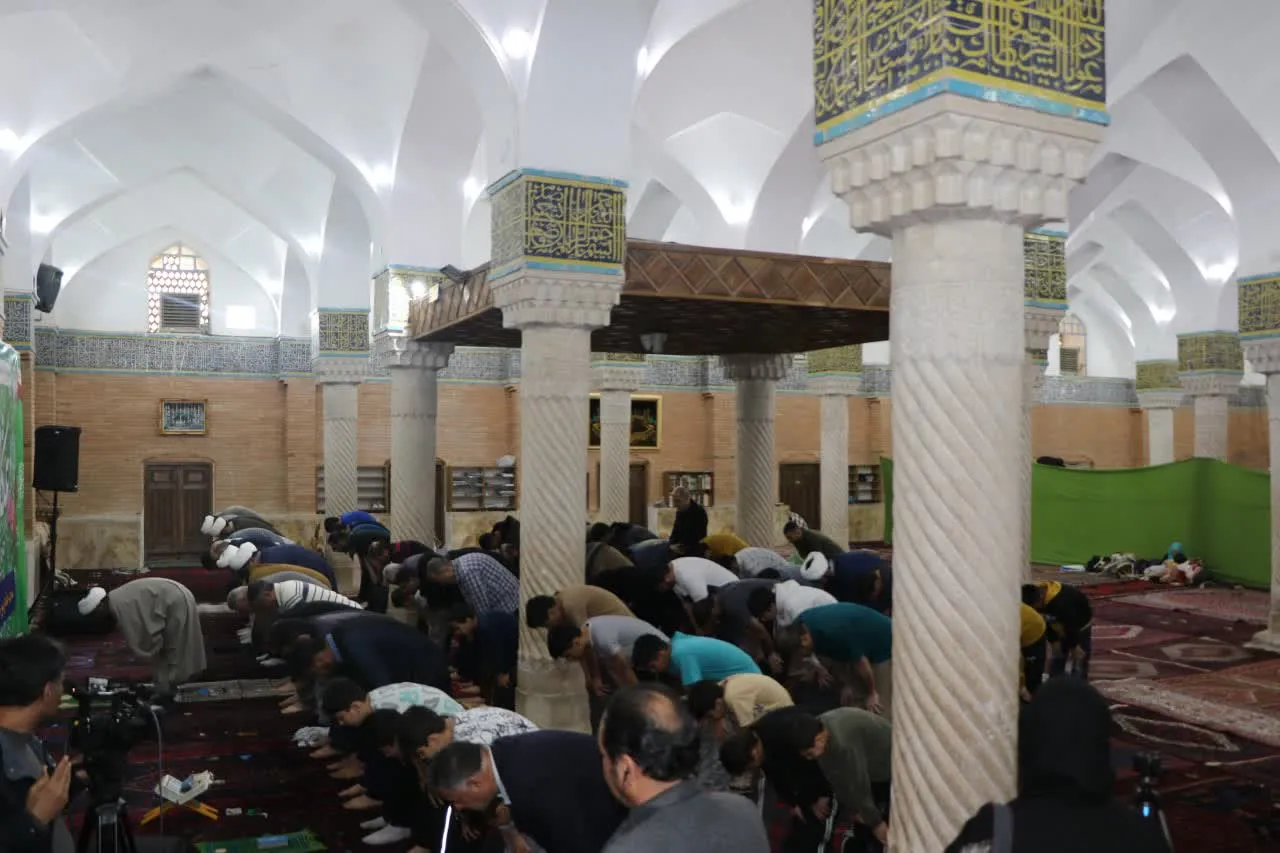 بازدید مدیر ستاد اقامه نماز استان کردستان از محل اعتکاف مسجد جامع سنندج