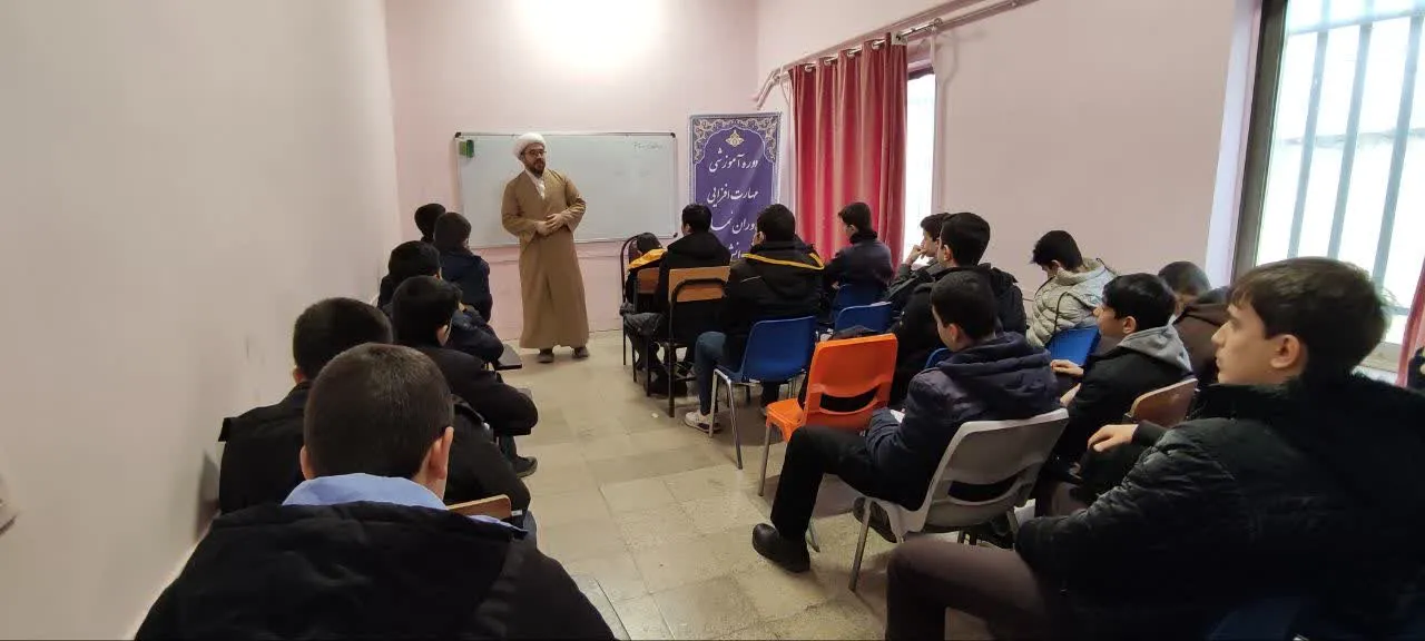 دوره آموزشی مهارت افزایی یاوران نماز فعال دانش آموزی در همدان برگزار شد