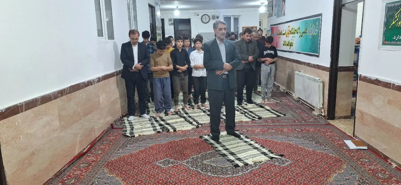دبیر شورای اقامه نماز شهرستان دیواندره از خوابگاه های شبانه روزی دانش آموزي بازدید کرد