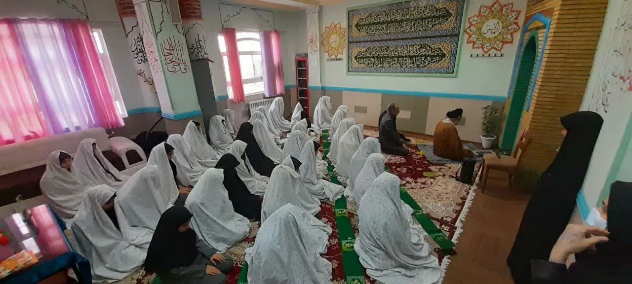 جلسه گفتمان نماز، مدرسه و خانواده در مدرسه سمیه علی آبادکتول برگزار شد