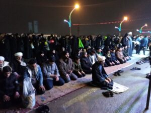 گزارش تصویری/ نماز در طریق المهدی(عج)