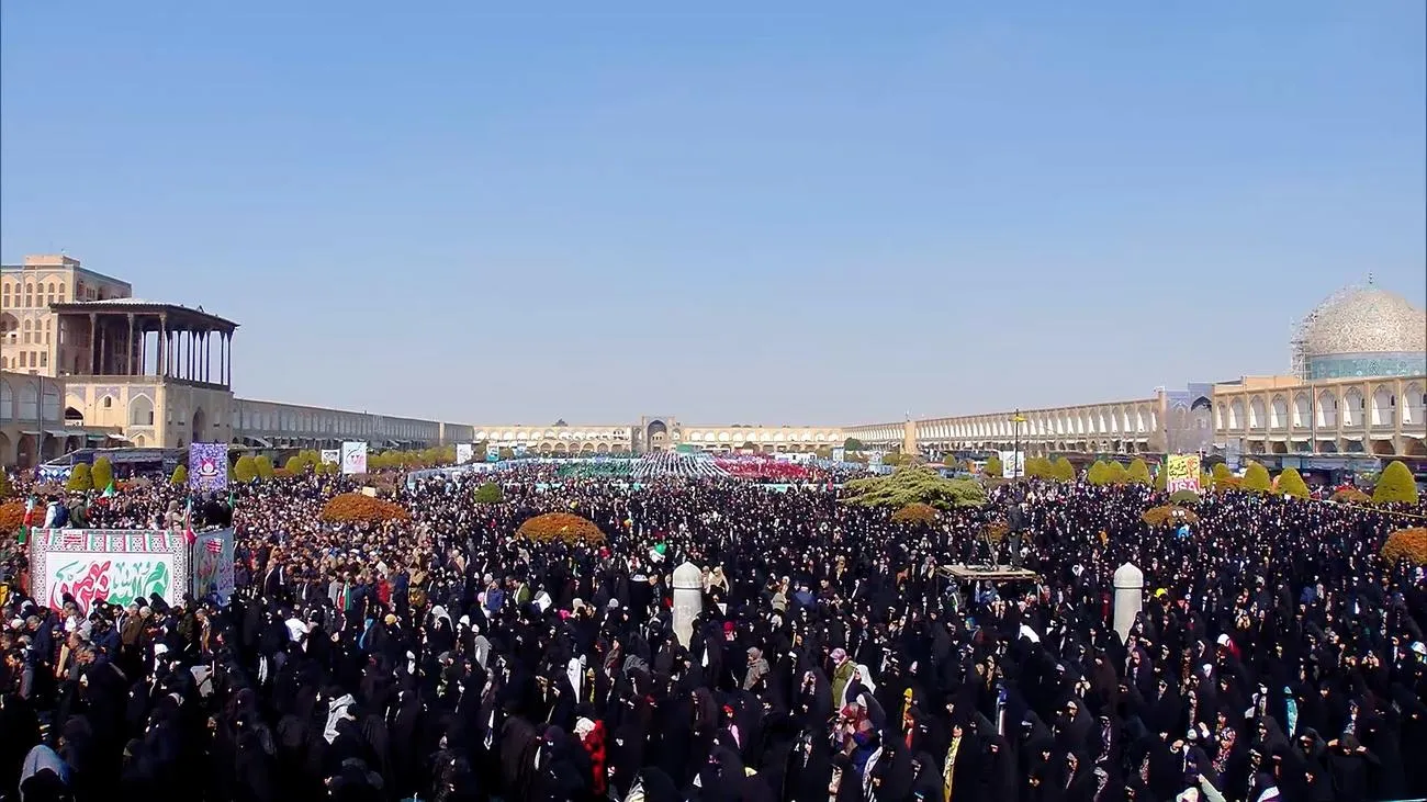 نماز ظهر ۲۲ بهمن اصفهان