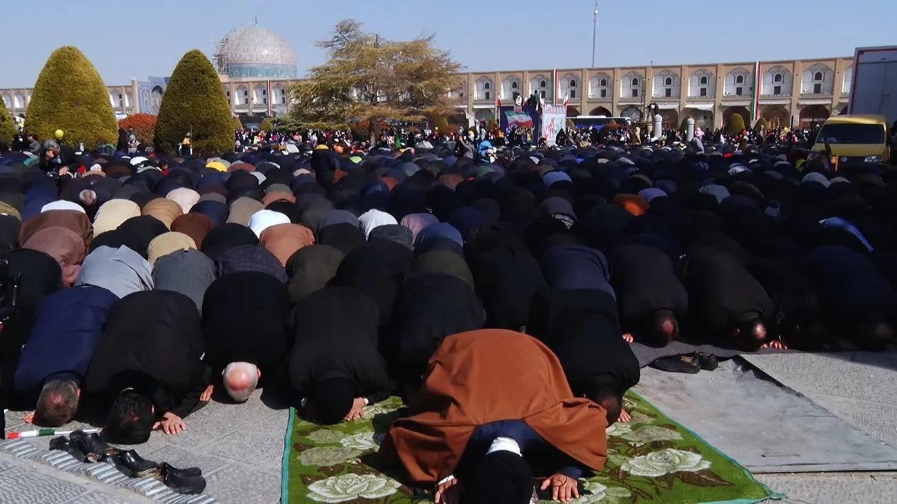 نماز ظهر ۲۲ بهمن اصفهان