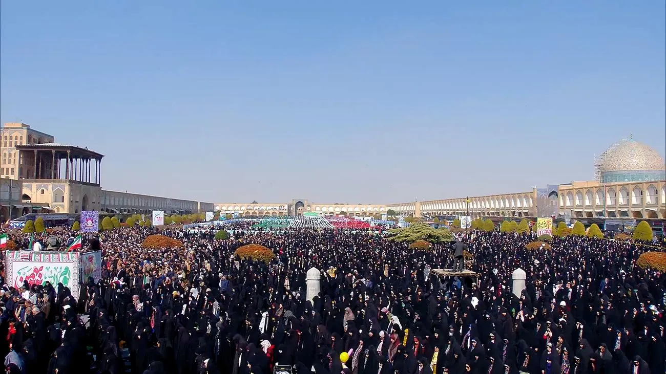 نماز ظهر ۲۲ بهمن اصفهان