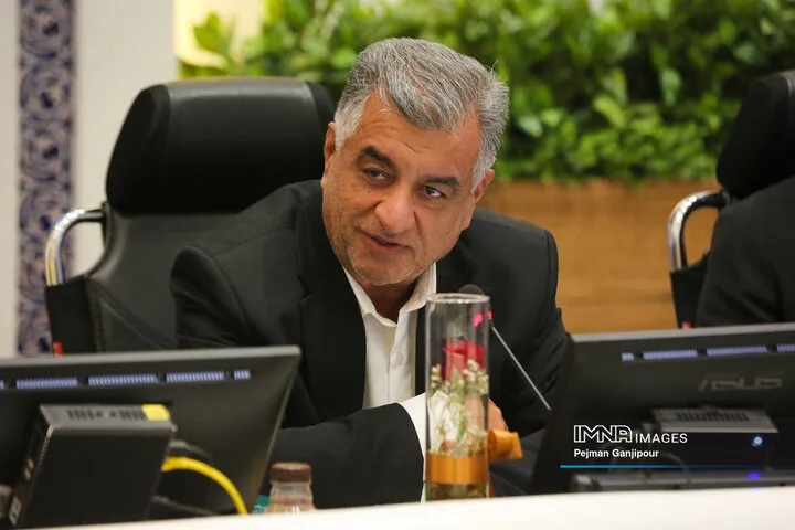 طرح فانوس های نورانی برای ۵۰ بوستان شهر اصفهان