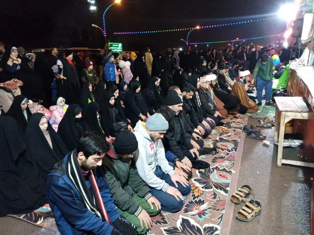 گزارش تصویری/ نماز در طریق المهدی(عج)