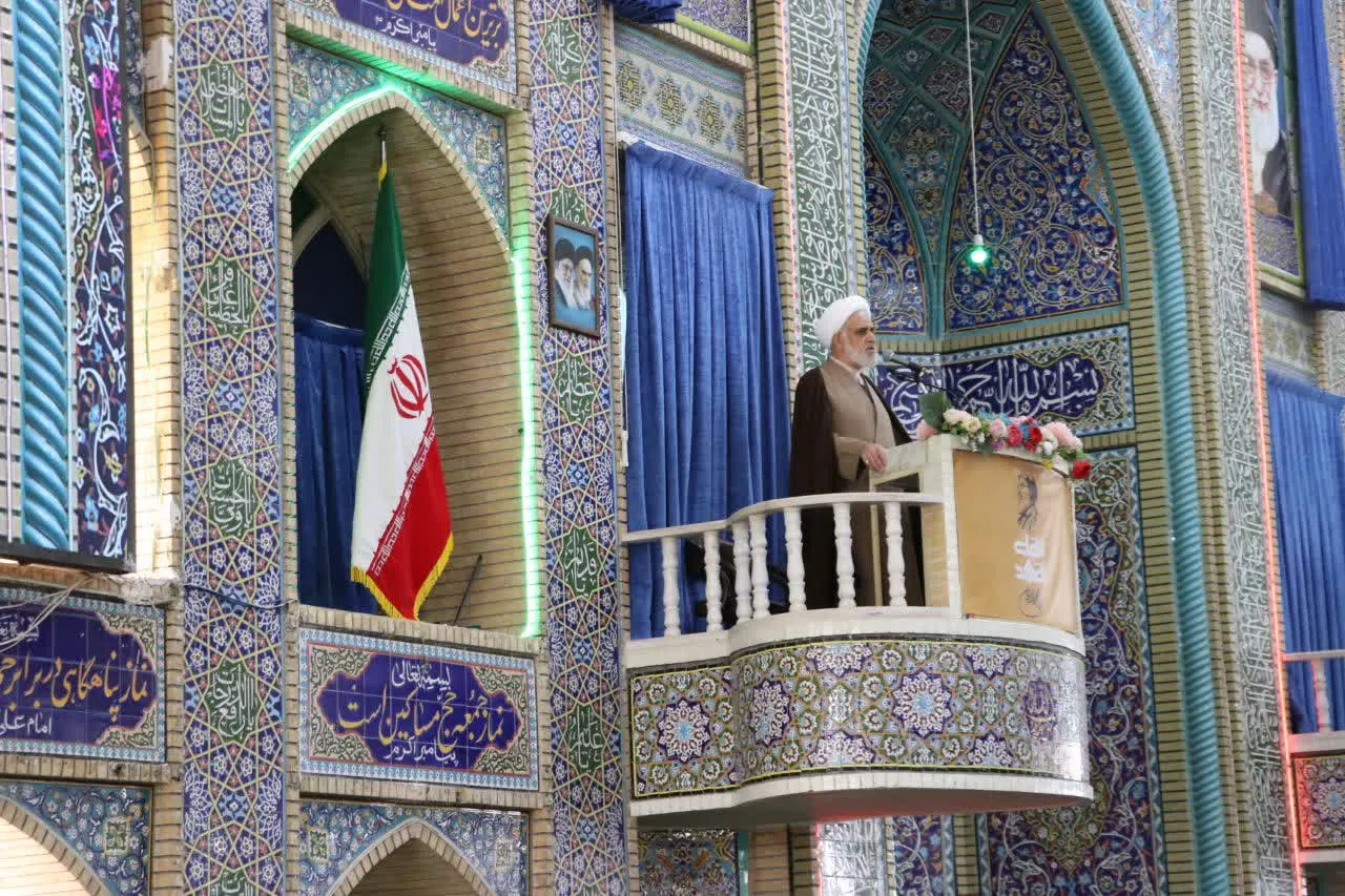 اقامه نماز جمعه کرمان به امامت مدیر ستاد اقامه نماز استان