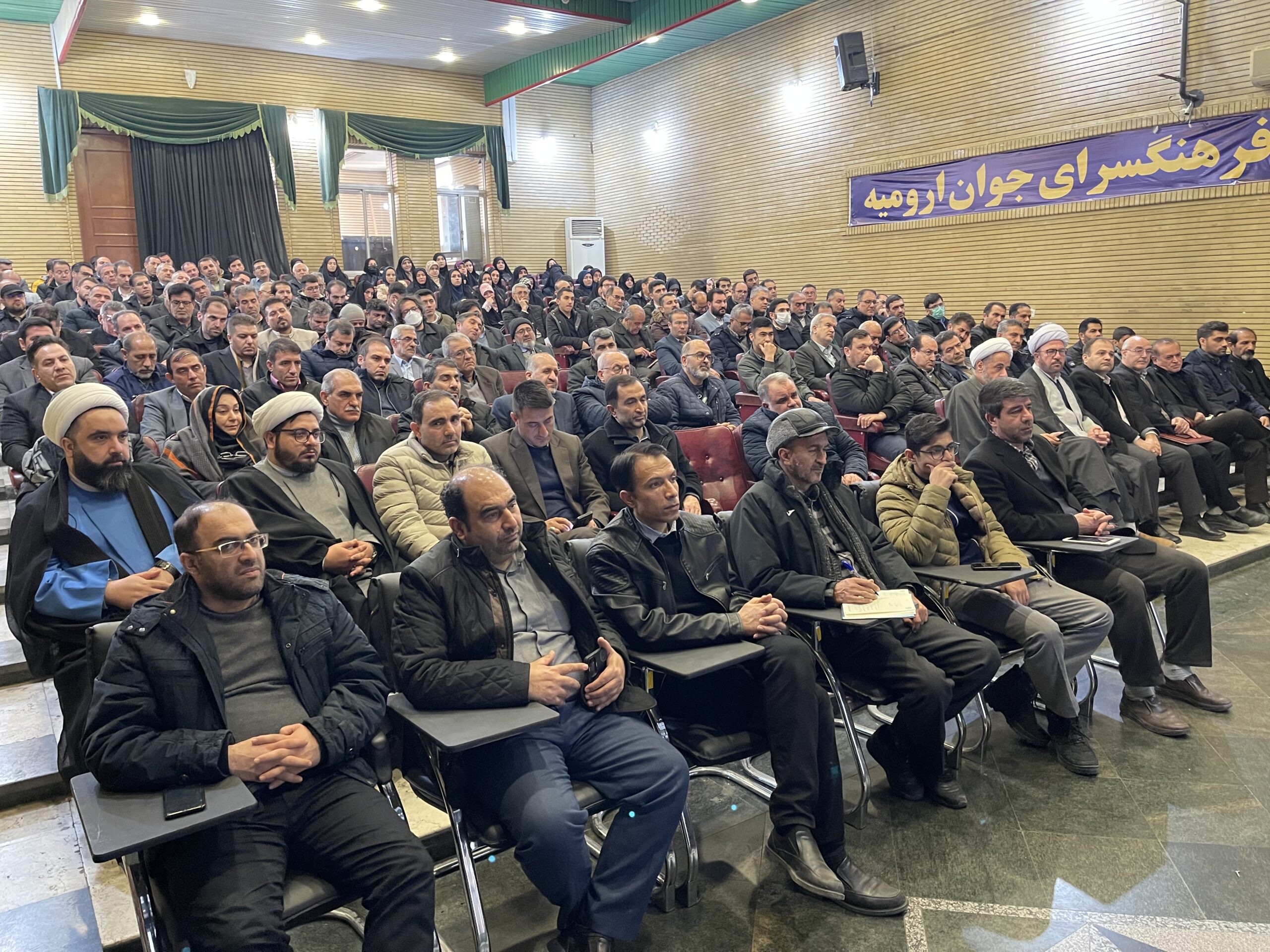 نشست آموزشی یاوران نماز آذربایجان غربی برگزار شد