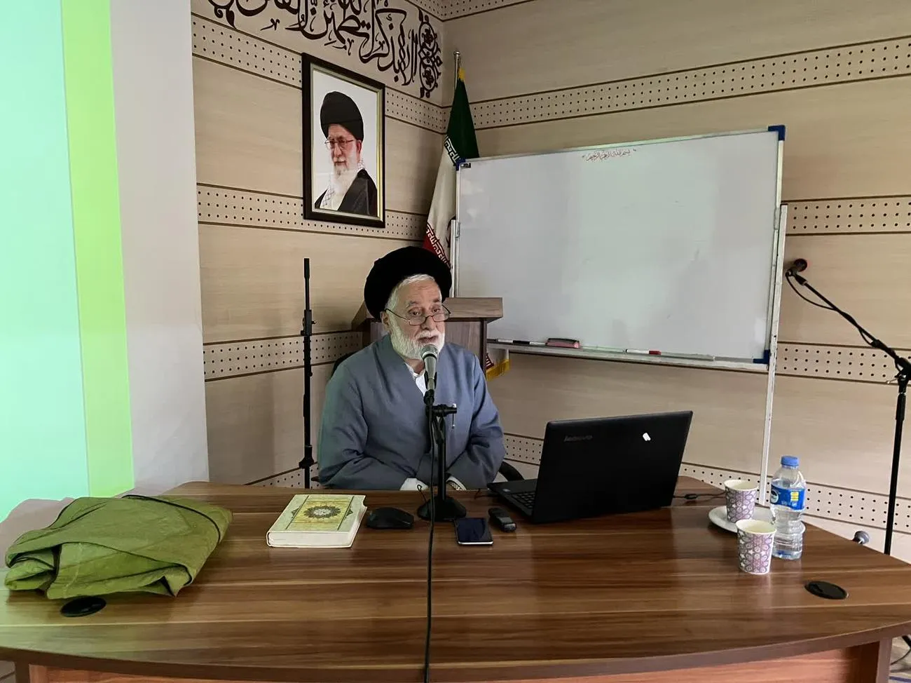 فرهنگ سازی نماز صبر و شکیبایی می طلبد/ بازار و مراکز خرید یکی از فضاهای توسعه فرهنگ اقامه نماز است