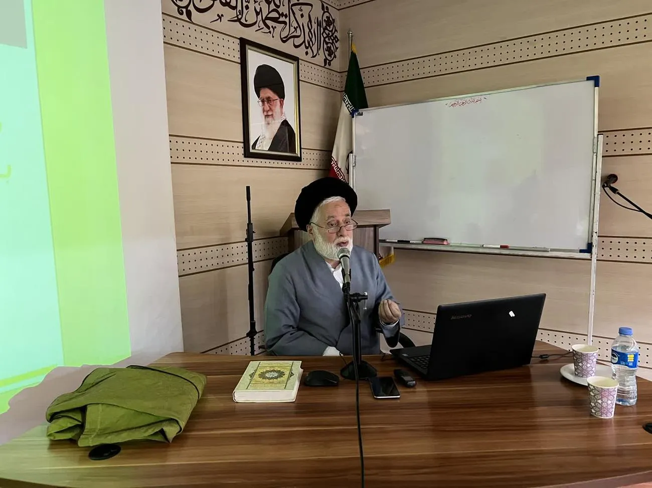 فرهنگ سازی نماز صبر و شکیبایی می طلبد/ بازار و مراکز خرید یکی از فضاهای توسعه فرهنگ اقامه نماز است