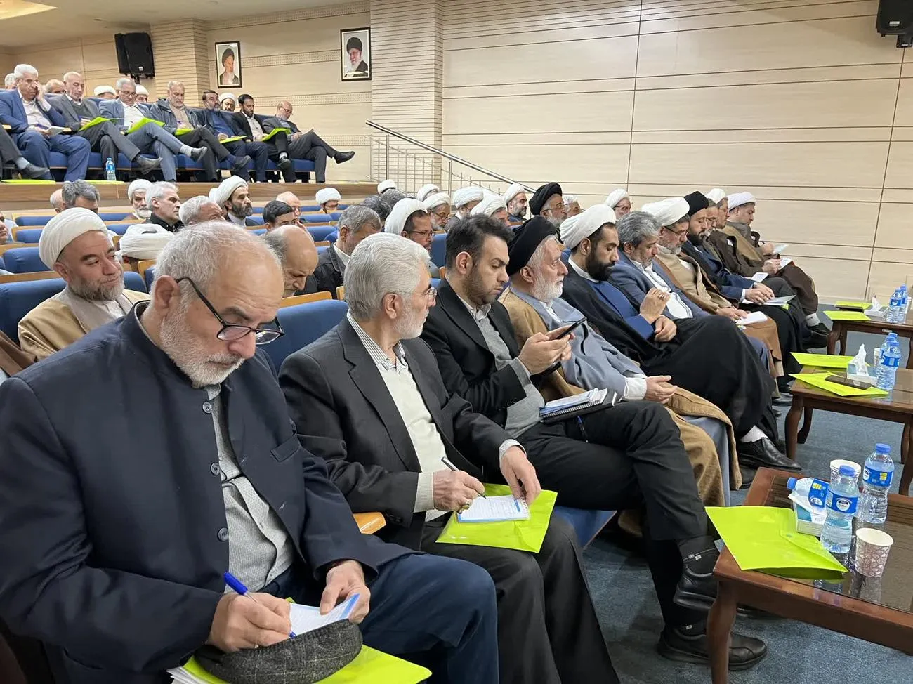 فرهنگ سازی نماز صبر و شکیبایی می طلبد/ بازار و مراکز خرید یکی از فضاهای توسعه فرهنگ اقامه نماز است