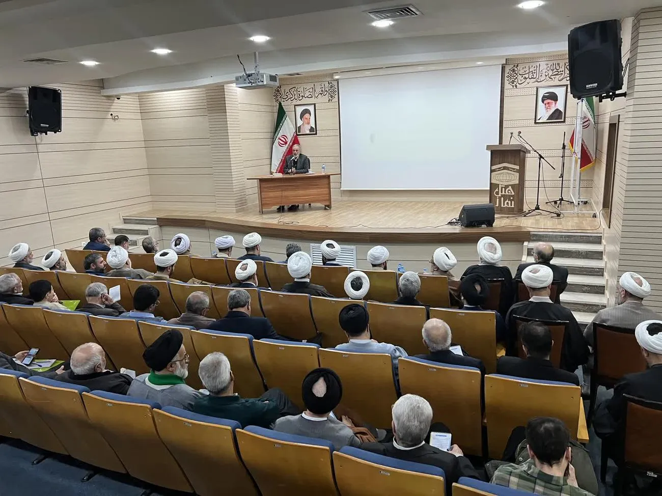 اقامه نماز به دنبال تغییر در افکار، رفتار، آرا و انگیزه دادن به نسل نو در نماز است