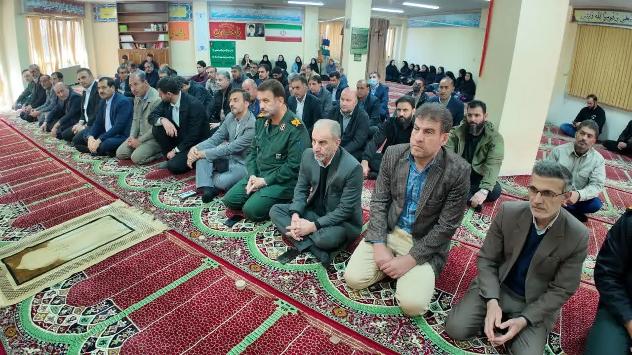 نماز وحدت ادارات ایلام به میزبانی اداره کل مخابرات برگزار شد