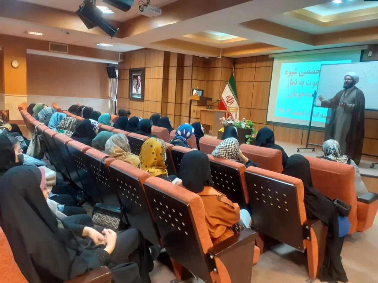 نشست تخصصی نماز ویژه خانواده مددجویان کمیته امداد امام خمینی (ره) استان مرکزی